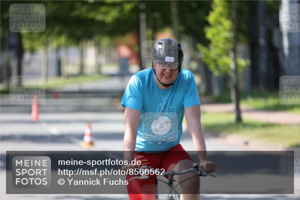 10.08.2025 - GEWOBA Citytriathlon Bremen Yannick Fuchs http://msf.ph/oto/8566562 10.08.2025 15:02:57 Radfahren 236, 354, 529 meine-sportfotos.de