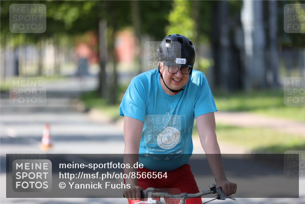 10.08.2025 - GEWOBA Citytriathlon Bremen Yannick Fuchs http://msf.ph/oto/8566564 10.08.2025 15:02:58 Radfahren 236, 354, 529 meine-sportfotos.de