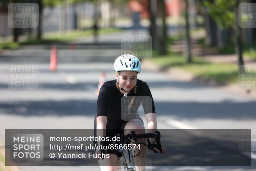 10.08.2025 - GEWOBA Citytriathlon Bremen Yannick Fuchs http://msf.ph/oto/8566574 10.08.2025 15:03:01 Radfahren 236, 354, 529 meine-sportfotos.de