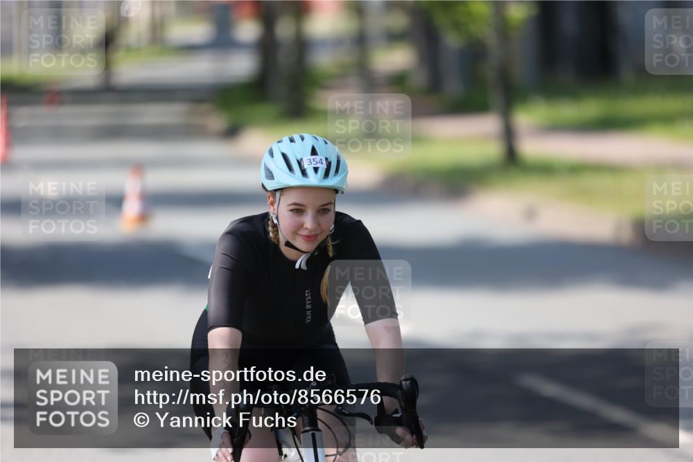 10.08.2025 - GEWOBA Citytriathlon Bremen Yannick Fuchs http://msf.ph/oto/8566576 10.08.2025 15:03:01 Radfahren 236, 354, 529 meine-sportfotos.de