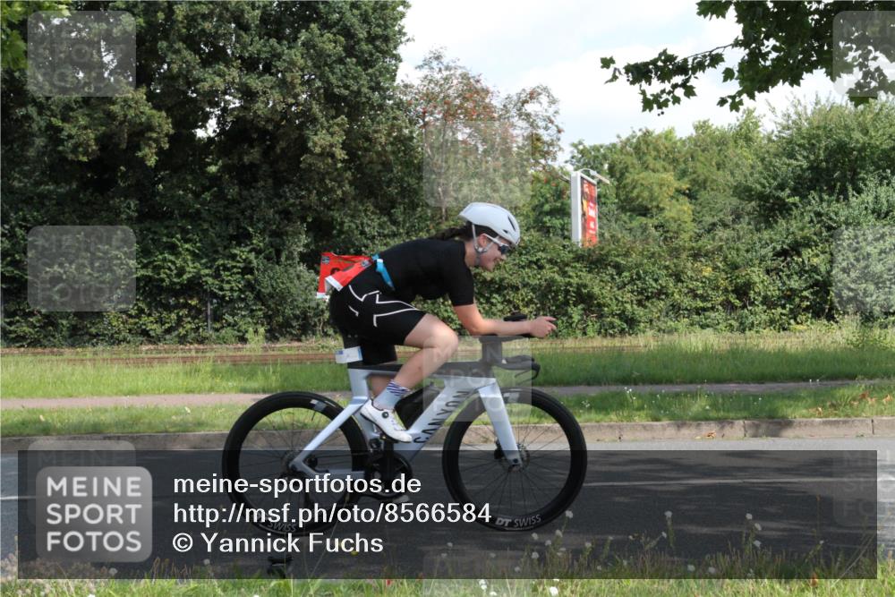 10.08.2025 - GEWOBA Citytriathlon Bremen Yannick Fuchs http://msf.ph/oto/8566584 10.08.2025 12:18:32 Radfahren 584, 637, 642, 652, 678, 680, 759, 763, 781, 855, 919, 973, 1015, 1029 meine-sportfotos.de