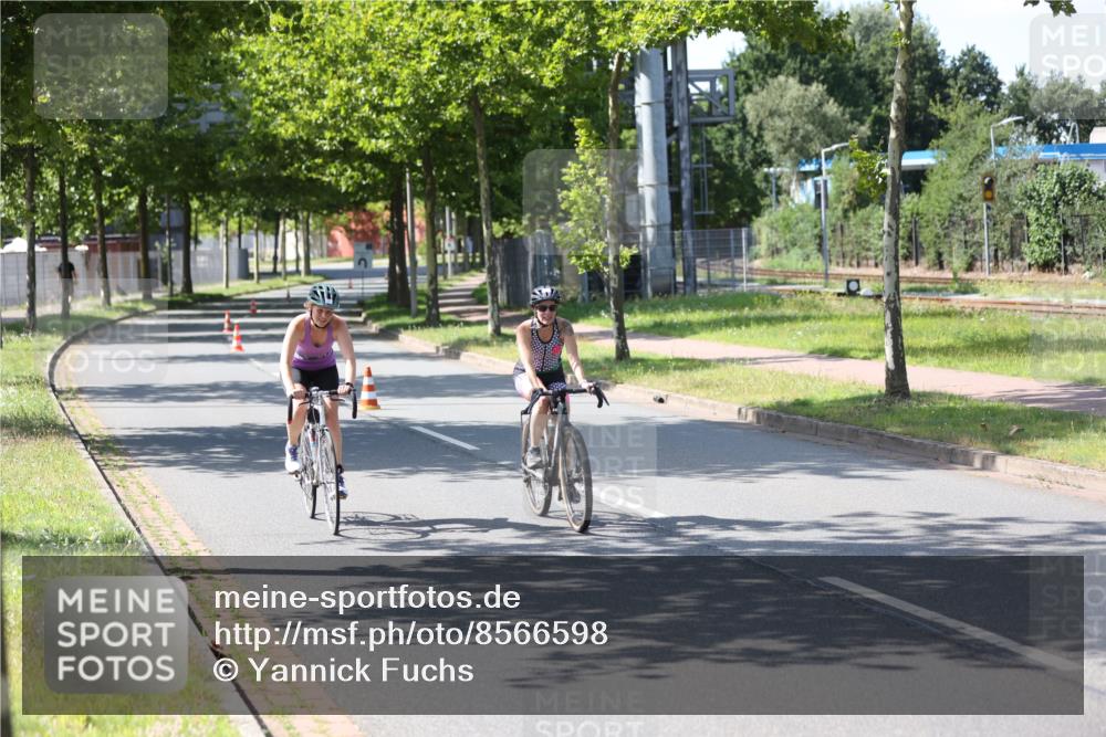 10.08.2025 - GEWOBA Citytriathlon Bremen Yannick Fuchs http://msf.ph/oto/8566598 10.08.2025 15:04:46 Radfahren 476, 477 meine-sportfotos.de