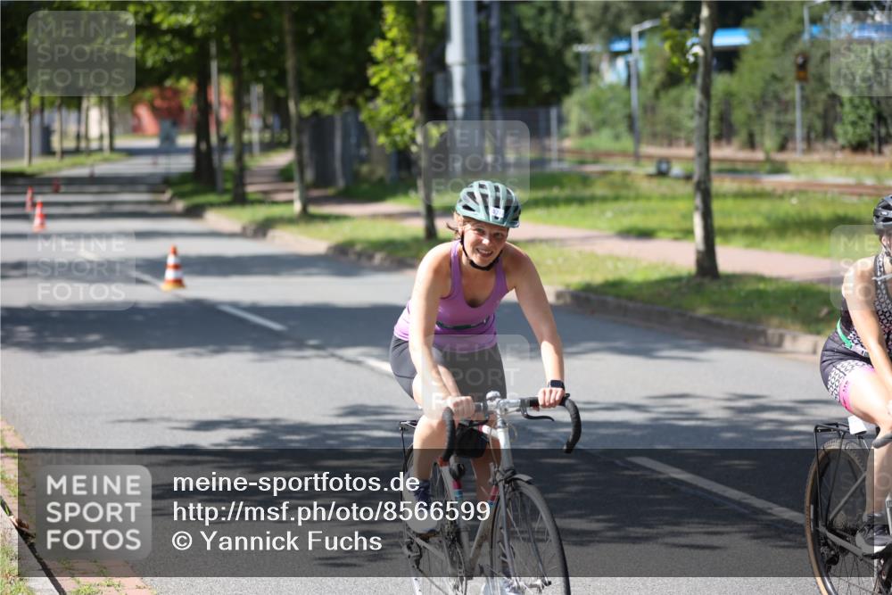 10.08.2025 - GEWOBA Citytriathlon Bremen Yannick Fuchs http://msf.ph/oto/8566599 10.08.2025 15:04:47 Radfahren 476, 477 meine-sportfotos.de