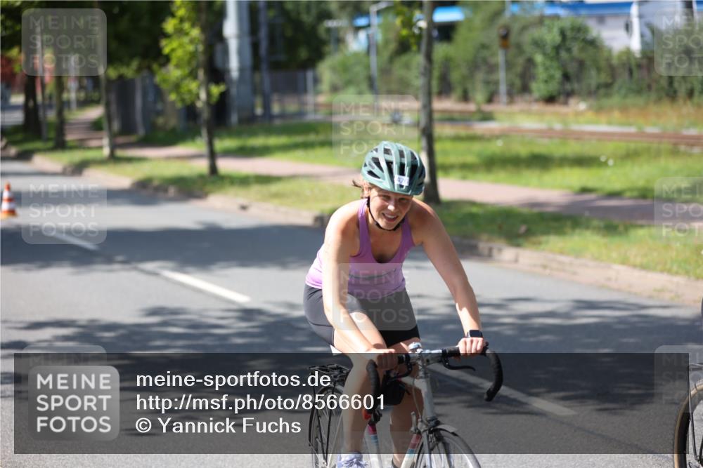 10.08.2025 - GEWOBA Citytriathlon Bremen Yannick Fuchs http://msf.ph/oto/8566601 10.08.2025 15:04:48 Radfahren 476, 477 meine-sportfotos.de