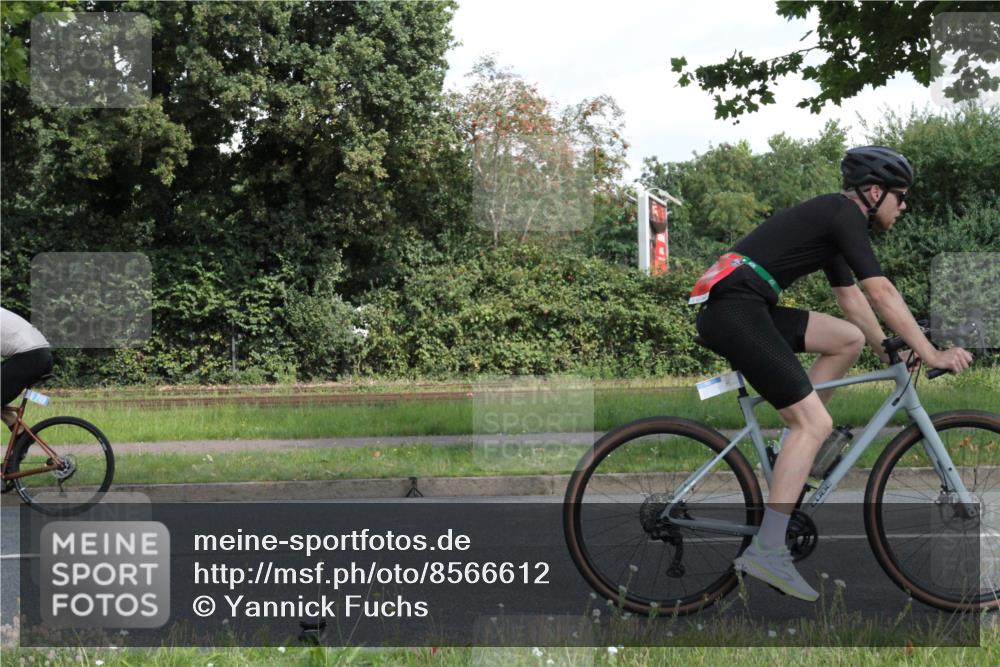 10.08.2025 - GEWOBA Citytriathlon Bremen Yannick Fuchs http://msf.ph/oto/8566612 10.08.2025 12:18:44 Radfahren 556, 584, 642, 652, 678, 759, 781, 789, 790, 825, 853, 855, 919, 1015, 1018, 1029 meine-sportfotos.de