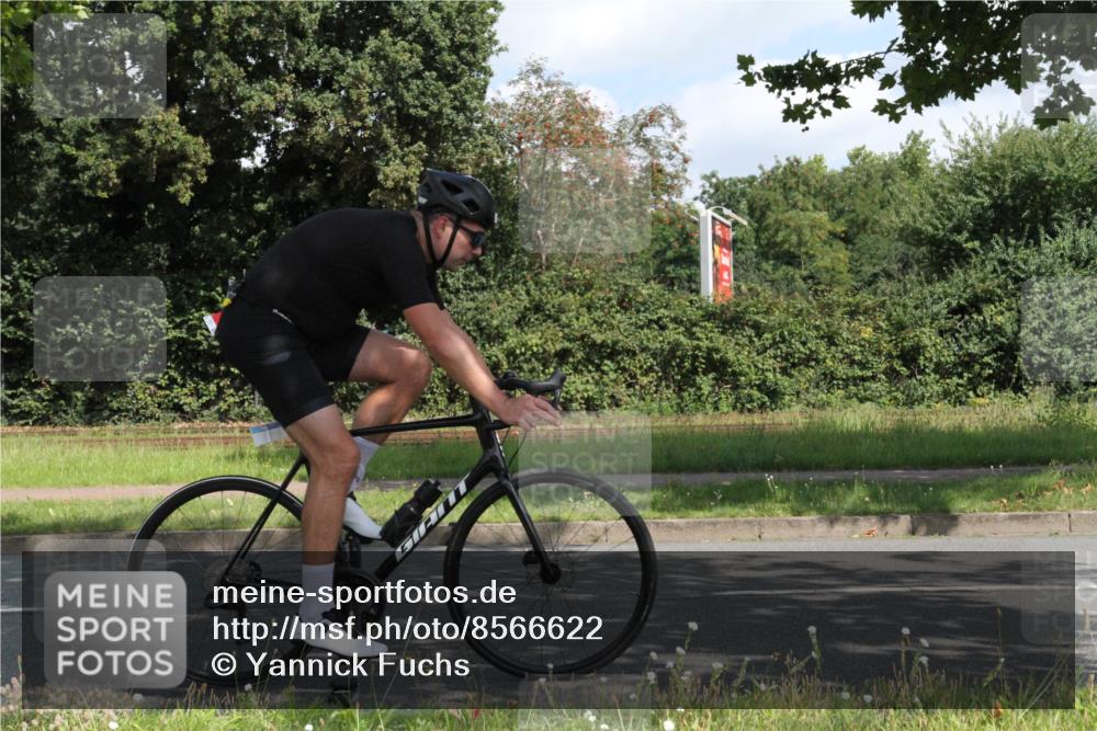 10.08.2025 - GEWOBA Citytriathlon Bremen Yannick Fuchs http://msf.ph/oto/8566622 10.08.2025 12:18:51 Radfahren 556, 642, 652, 789, 790, 825, 853, 978, 982, 1015, 1018, 1029 meine-sportfotos.de