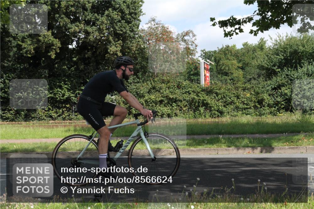 10.08.2025 - GEWOBA Citytriathlon Bremen Yannick Fuchs http://msf.ph/oto/8566624 10.08.2025 12:18:52 Radfahren 556, 642, 652, 789, 790, 825, 853, 978, 982, 1015, 1018, 1029 meine-sportfotos.de