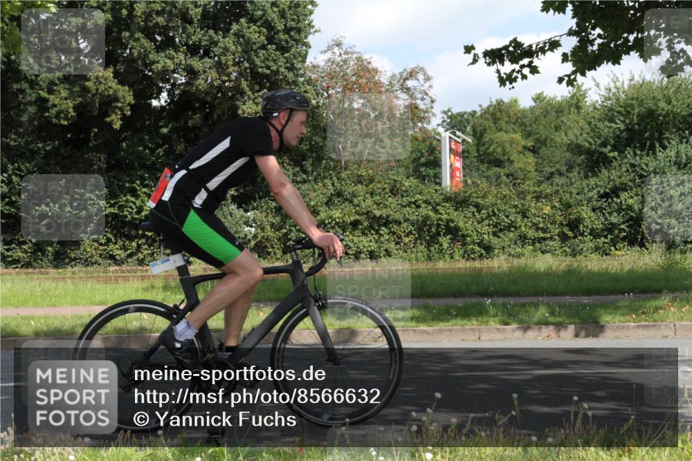 10.08.2025 - GEWOBA Citytriathlon Bremen Yannick Fuchs http://msf.ph/oto/8566632 10.08.2025 12:18:55 Radfahren 556, 789, 790, 825, 853, 978, 982, 1018 meine-sportfotos.de