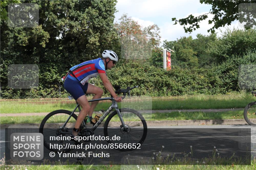 10.08.2025 - GEWOBA Citytriathlon Bremen Yannick Fuchs http://msf.ph/oto/8566652 10.08.2025 12:19:21 Radfahren 709, 750, 762, 804, 872, 1033 meine-sportfotos.de