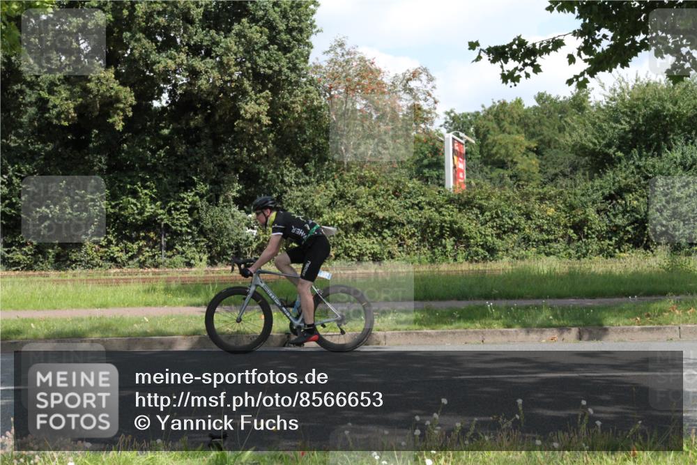 10.08.2025 - GEWOBA Citytriathlon Bremen Yannick Fuchs http://msf.ph/oto/8566653 10.08.2025 12:19:21 Radfahren 709, 750, 762, 804, 872, 1033 meine-sportfotos.de