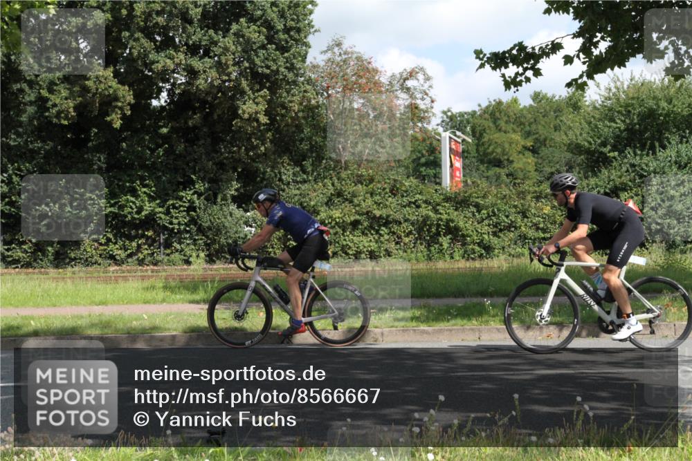 10.08.2025 - GEWOBA Citytriathlon Bremen Yannick Fuchs http://msf.ph/oto/8566667 10.08.2025 12:19:44 Radfahren 554, 719, 749, 872 meine-sportfotos.de