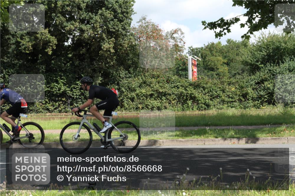 10.08.2025 - GEWOBA Citytriathlon Bremen Yannick Fuchs http://msf.ph/oto/8566668 10.08.2025 12:19:44 Radfahren 554, 719, 749, 872 meine-sportfotos.de
