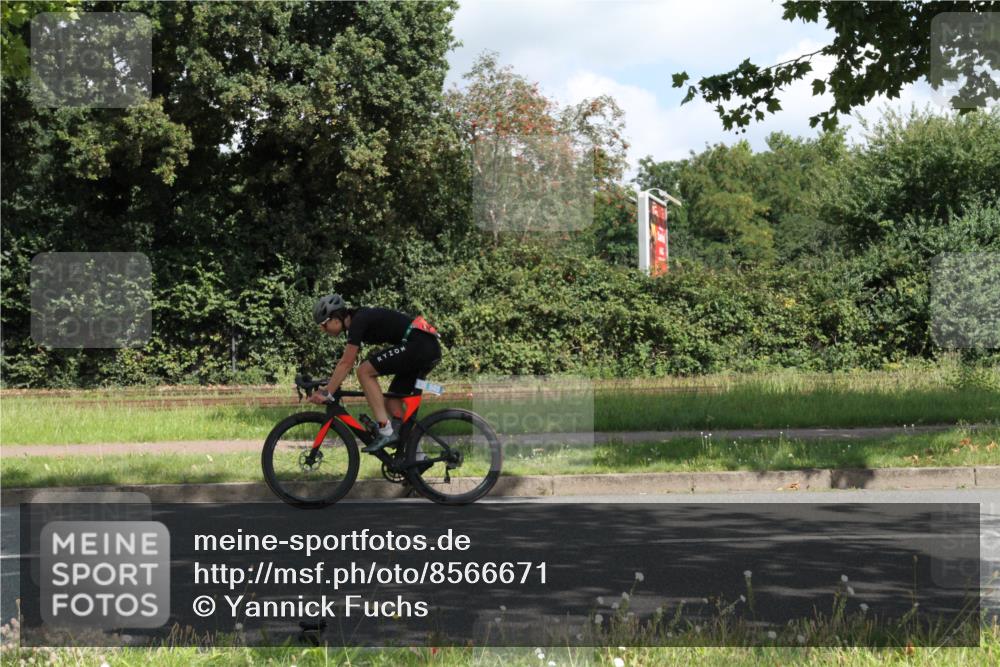 10.08.2025 - GEWOBA Citytriathlon Bremen Yannick Fuchs http://msf.ph/oto/8566671 10.08.2025 12:19:53 Radfahren 554, 639, 719, 739, 764, 841, 1027 meine-sportfotos.de
