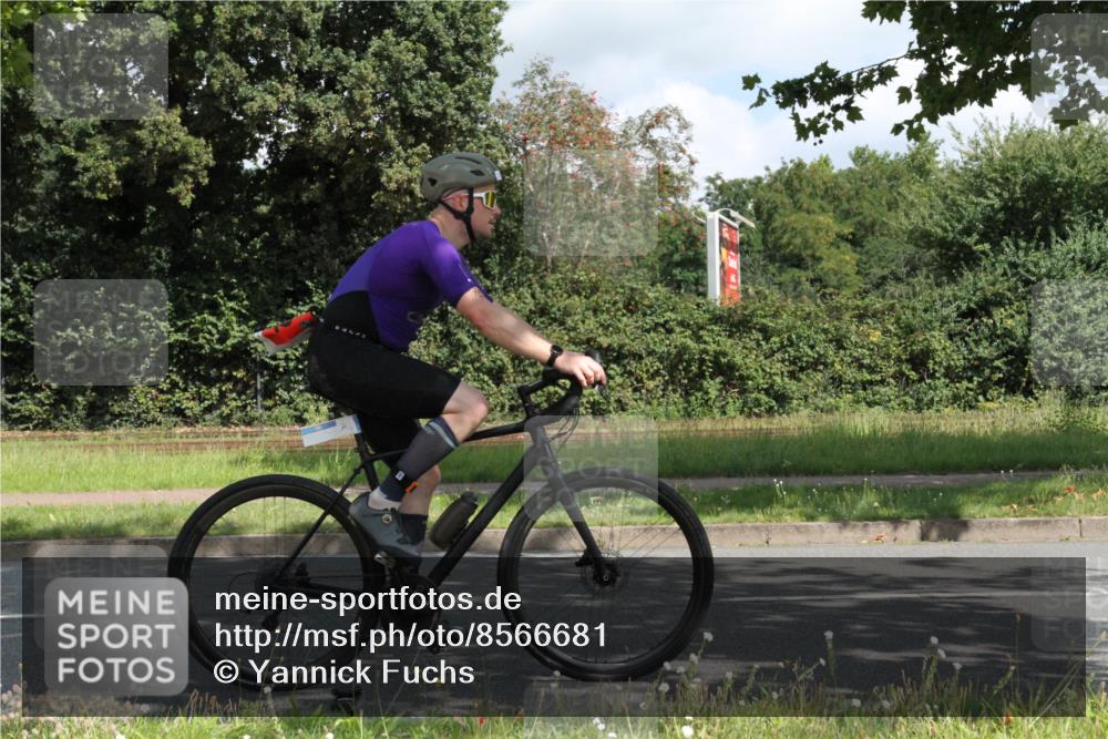 10.08.2025 - GEWOBA Citytriathlon Bremen Yannick Fuchs http://msf.ph/oto/8566681 10.08.2025 12:20:06 Radfahren 570, 639, 739, 764, 782, 784, 841, 844, 892, 920, 1027 meine-sportfotos.de