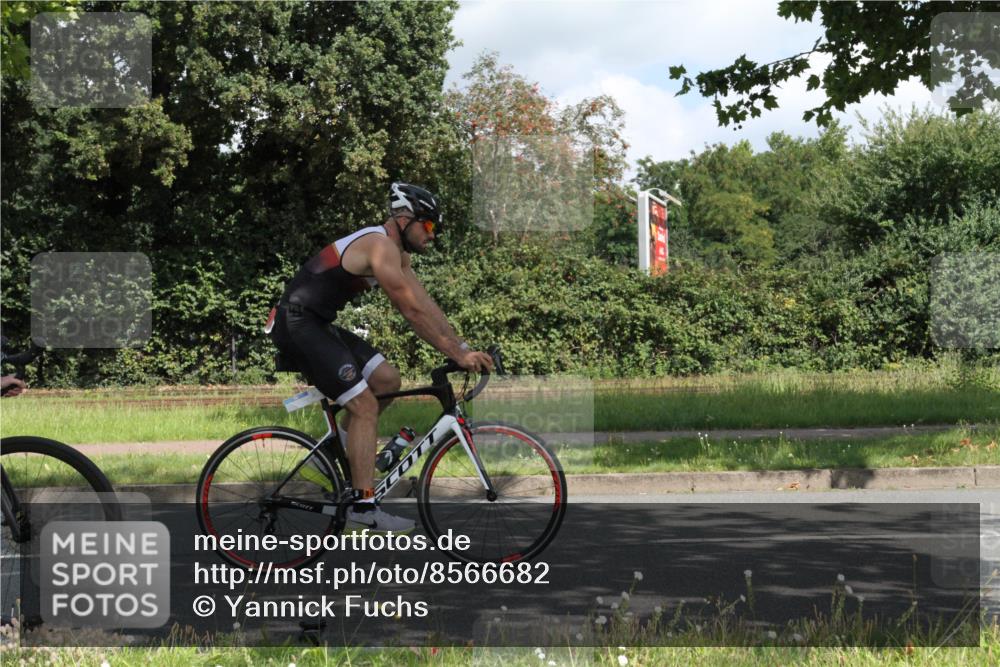 10.08.2025 - GEWOBA Citytriathlon Bremen Yannick Fuchs http://msf.ph/oto/8566682 10.08.2025 12:20:07 Radfahren 565, 570, 639, 739, 764, 782, 784, 841, 844, 892, 920, 1027 meine-sportfotos.de