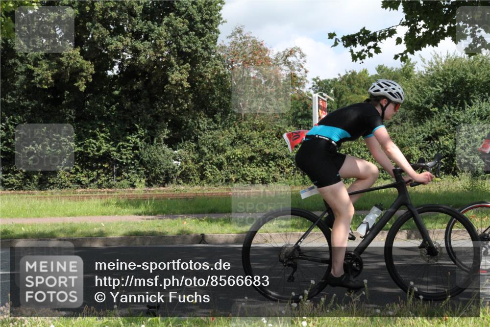 10.08.2025 - GEWOBA Citytriathlon Bremen Yannick Fuchs http://msf.ph/oto/8566683 10.08.2025 12:20:08 Radfahren 565, 570, 639, 739, 764, 782, 784, 841, 844, 892, 920, 1027 meine-sportfotos.de