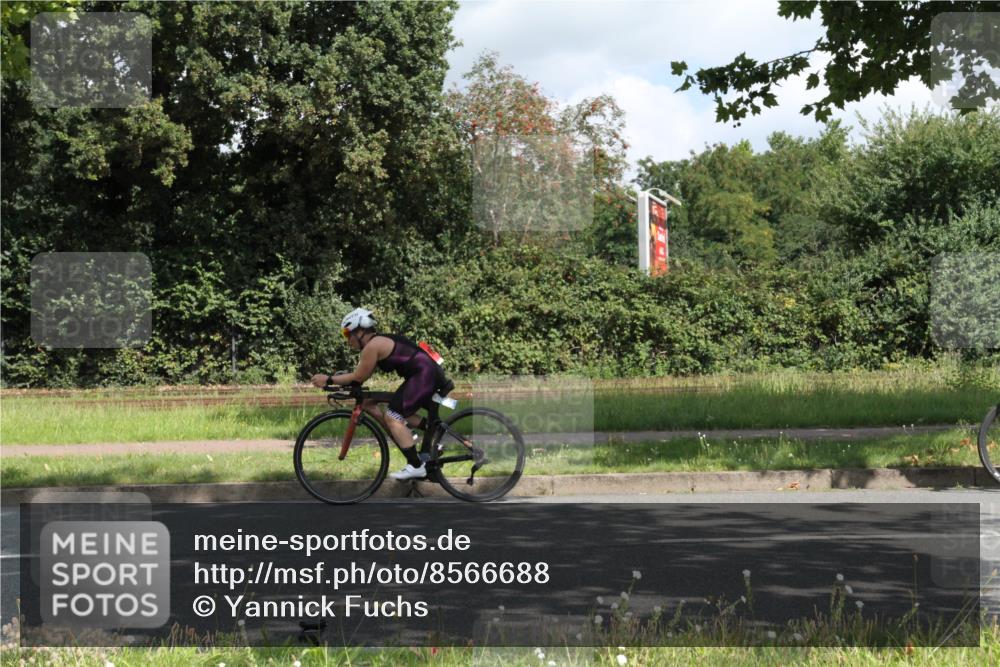 10.08.2025 - GEWOBA Citytriathlon Bremen Yannick Fuchs http://msf.ph/oto/8566688 10.08.2025 12:20:13 Radfahren 565, 570, 639, 720, 764, 782, 784, 844, 892, 920, 1027 meine-sportfotos.de