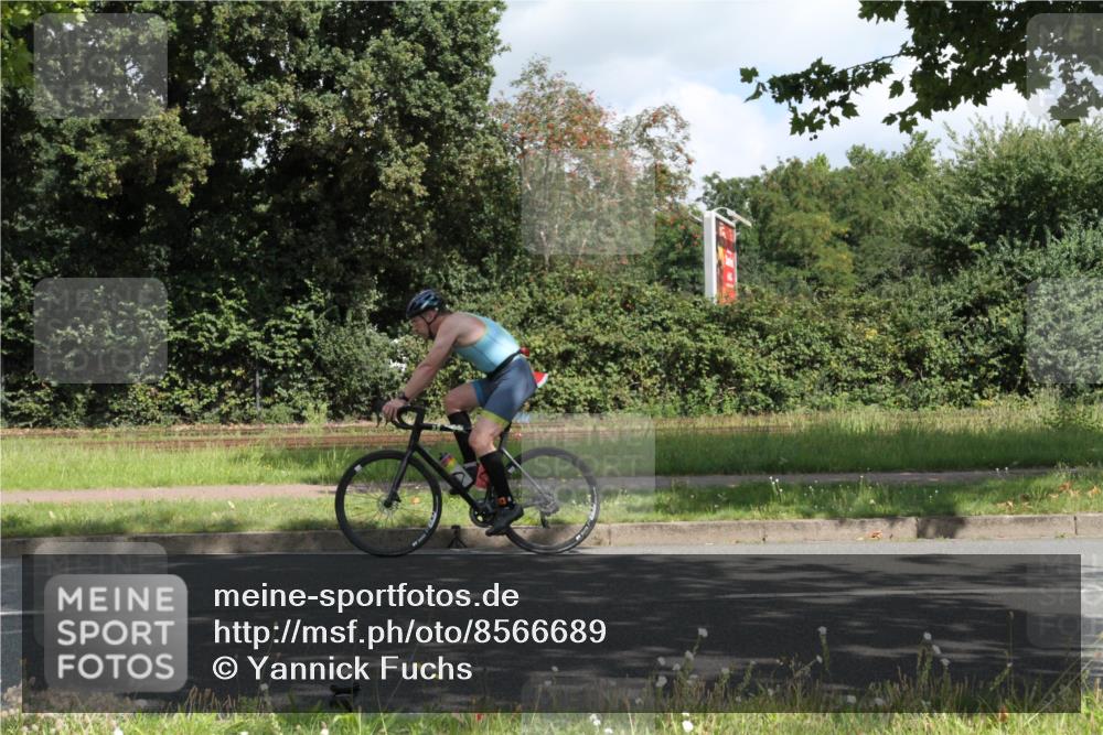 10.08.2025 - GEWOBA Citytriathlon Bremen Yannick Fuchs http://msf.ph/oto/8566689 10.08.2025 12:20:14 Radfahren 565, 570, 596, 639, 720, 782, 784, 844, 892, 920, 1027 meine-sportfotos.de