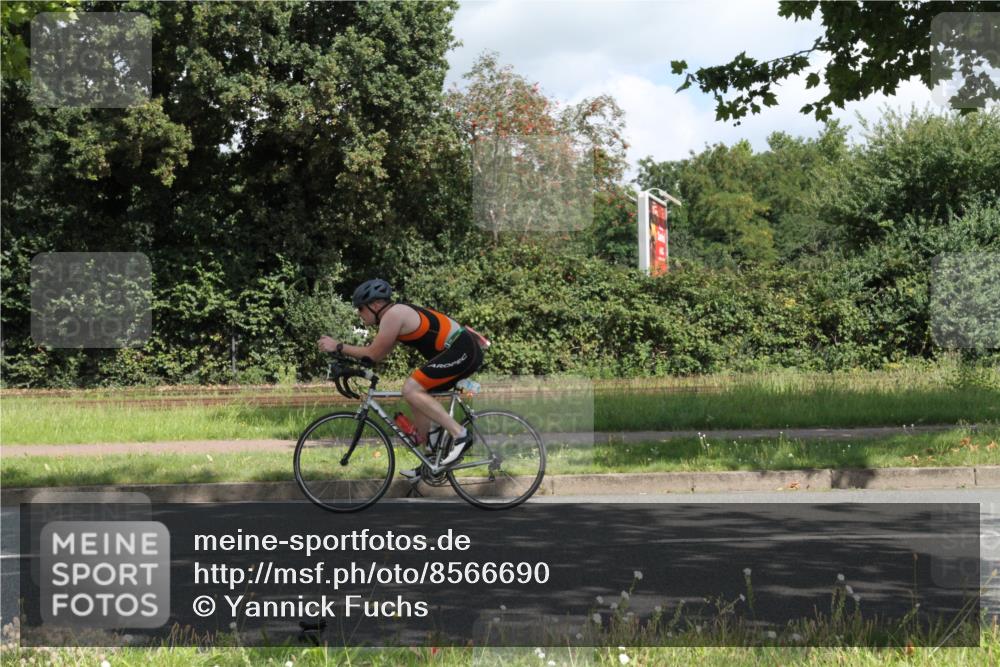 10.08.2025 - GEWOBA Citytriathlon Bremen Yannick Fuchs http://msf.ph/oto/8566690 10.08.2025 12:20:15 Radfahren 565, 570, 596, 639, 720, 782, 784, 844, 892, 920, 1027 meine-sportfotos.de