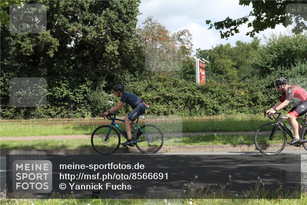 10.08.2025 - GEWOBA Citytriathlon Bremen Yannick Fuchs http://msf.ph/oto/8566691 10.08.2025 12:20:16 Radfahren 565, 570, 596, 639, 720, 782, 784, 844, 892, 920, 1027 meine-sportfotos.de