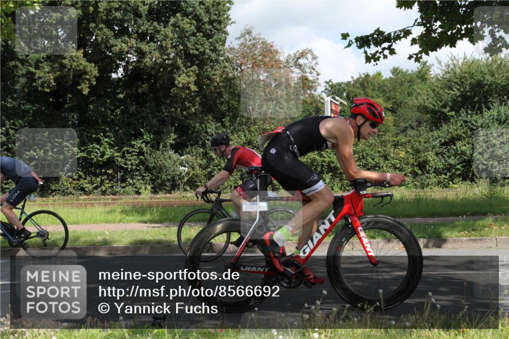 10.08.2025 - GEWOBA Citytriathlon Bremen Yannick Fuchs http://msf.ph/oto/8566692 10.08.2025 12:20:16 Radfahren 565, 570, 596, 639, 720, 782, 784, 844, 892, 920, 1027 meine-sportfotos.de