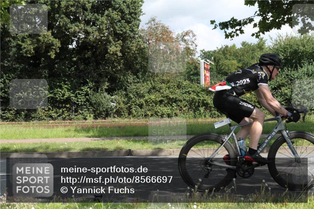10.08.2025 - GEWOBA Citytriathlon Bremen Yannick Fuchs http://msf.ph/oto/8566697 10.08.2025 12:20:19 Radfahren 565, 570, 596, 631, 720, 782, 784, 844, 892, 920 meine-sportfotos.de