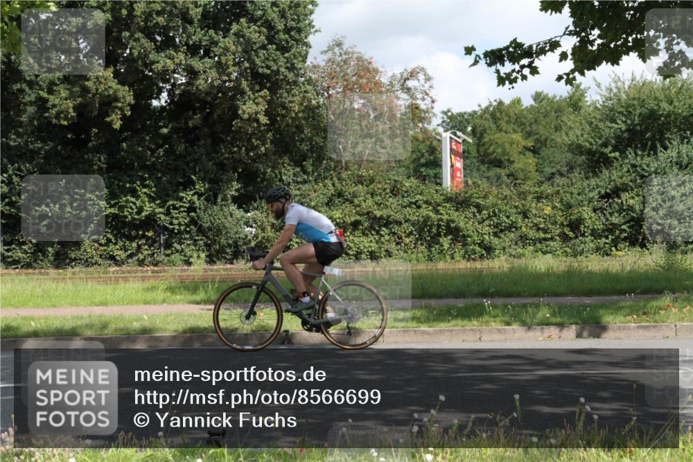 10.08.2025 - GEWOBA Citytriathlon Bremen Yannick Fuchs http://msf.ph/oto/8566699 10.08.2025 12:20:22 Radfahren 563, 565, 570, 596, 631, 720, 734, 844, 892 meine-sportfotos.de