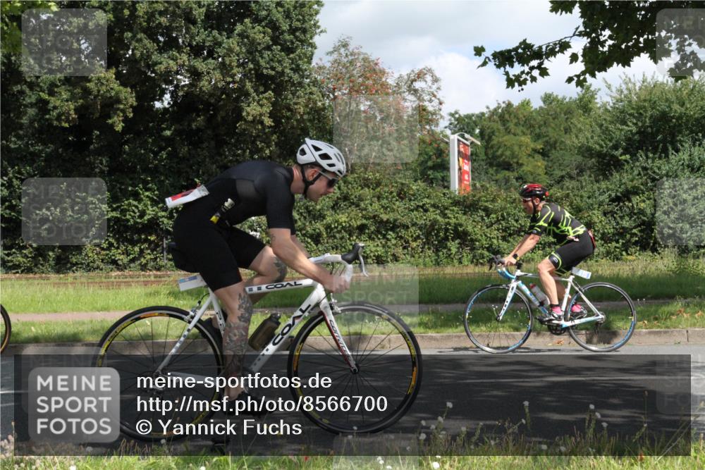 10.08.2025 - GEWOBA Citytriathlon Bremen Yannick Fuchs http://msf.ph/oto/8566700 10.08.2025 12:20:22 Radfahren 563, 565, 570, 596, 631, 720, 734, 844, 892 meine-sportfotos.de