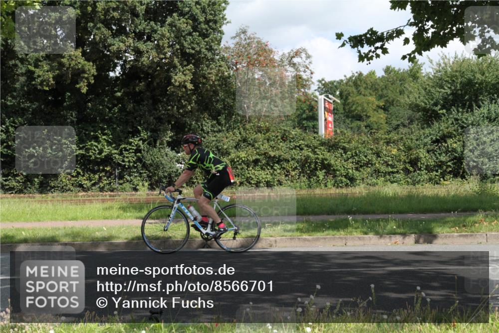 10.08.2025 - GEWOBA Citytriathlon Bremen Yannick Fuchs http://msf.ph/oto/8566701 10.08.2025 12:20:23 Radfahren 563, 565, 570, 596, 631, 720, 734, 844, 892 meine-sportfotos.de