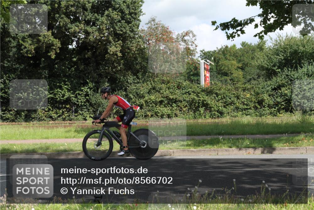 10.08.2025 - GEWOBA Citytriathlon Bremen Yannick Fuchs http://msf.ph/oto/8566702 10.08.2025 12:20:27 Radfahren 563, 565, 570, 596, 631, 720, 734, 892, 900 meine-sportfotos.de