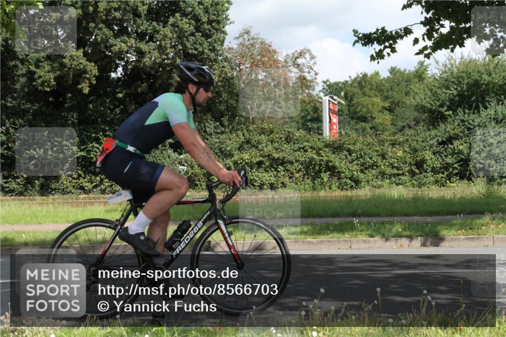 10.08.2025 - GEWOBA Citytriathlon Bremen Yannick Fuchs http://msf.ph/oto/8566703 10.08.2025 12:20:29 Radfahren 563, 565, 570, 596, 631, 720, 734, 829, 892, 900 meine-sportfotos.de