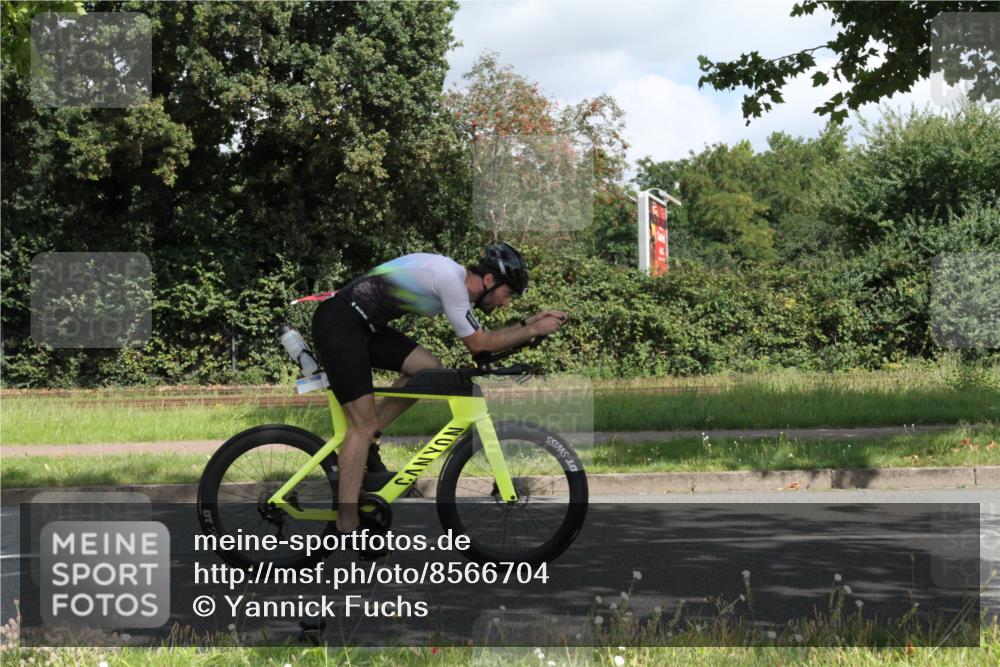 10.08.2025 - GEWOBA Citytriathlon Bremen Yannick Fuchs http://msf.ph/oto/8566704 10.08.2025 12:20:29 Radfahren 563, 565, 570, 596, 631, 720, 734, 829, 892, 900 meine-sportfotos.de