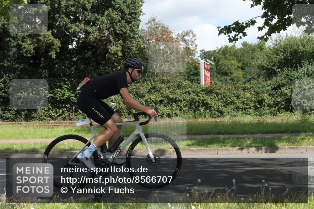 10.08.2025 - GEWOBA Citytriathlon Bremen Yannick Fuchs http://msf.ph/oto/8566707 10.08.2025 12:20:33 Radfahren 563, 596, 631, 720, 734, 829, 900, 940 meine-sportfotos.de
