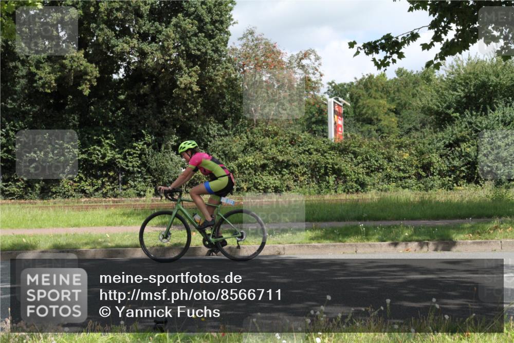 10.08.2025 - GEWOBA Citytriathlon Bremen Yannick Fuchs http://msf.ph/oto/8566711 10.08.2025 12:20:41 Radfahren 563, 631, 734, 829, 899, 900, 940, 1001 meine-sportfotos.de