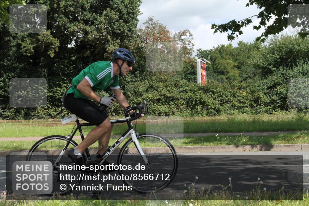 10.08.2025 - GEWOBA Citytriathlon Bremen Yannick Fuchs http://msf.ph/oto/8566712 10.08.2025 12:20:43 Radfahren 563, 631, 734, 772, 829, 899, 900, 940, 1001 meine-sportfotos.de