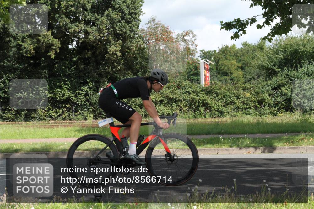 10.08.2025 - GEWOBA Citytriathlon Bremen Yannick Fuchs http://msf.ph/oto/8566714 10.08.2025 12:20:47 Radfahren 563, 734, 772, 795, 829, 899, 900, 940, 1001 meine-sportfotos.de