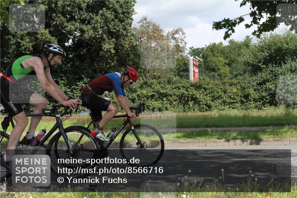 10.08.2025 - GEWOBA Citytriathlon Bremen Yannick Fuchs http://msf.ph/oto/8566716 10.08.2025 12:20:53 Radfahren 558, 581, 701, 772, 795, 829, 899, 940, 1001 meine-sportfotos.de