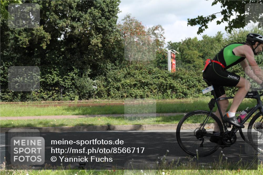 10.08.2025 - GEWOBA Citytriathlon Bremen Yannick Fuchs http://msf.ph/oto/8566717 10.08.2025 12:20:54 Radfahren 558, 581, 701, 772, 795, 899, 940, 1001 meine-sportfotos.de