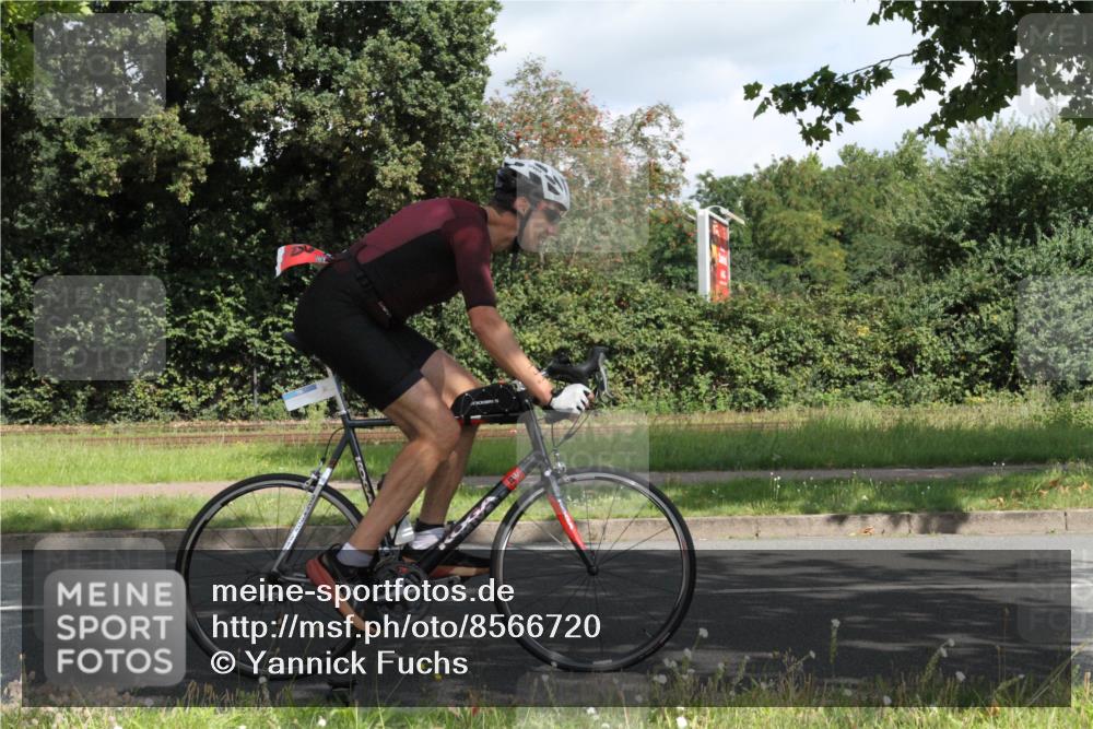 10.08.2025 - GEWOBA Citytriathlon Bremen Yannick Fuchs http://msf.ph/oto/8566720 10.08.2025 12:20:57 Radfahren 558, 581, 662, 701, 758, 772, 795, 899, 940, 969, 1001 meine-sportfotos.de