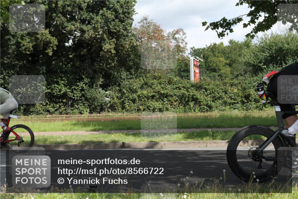 10.08.2025 - GEWOBA Citytriathlon Bremen Yannick Fuchs http://msf.ph/oto/8566722 10.08.2025 12:20:58 Radfahren 558, 581, 662, 701, 758, 772, 795, 869, 899, 940, 969, 1001 meine-sportfotos.de