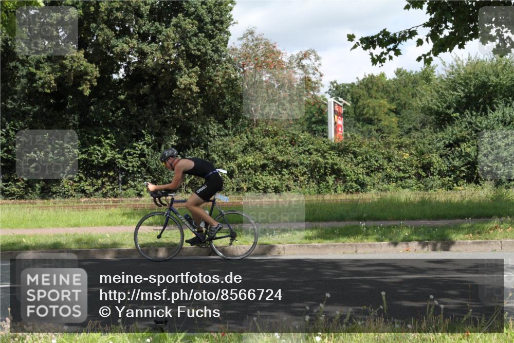 10.08.2025 - GEWOBA Citytriathlon Bremen Yannick Fuchs http://msf.ph/oto/8566724 10.08.2025 12:21:04 Radfahren 555, 558, 581, 662, 701, 758, 772, 795, 813, 869, 899, 969, 1001, 1002 meine-sportfotos.de