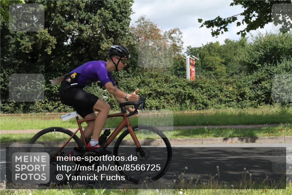 10.08.2025 - GEWOBA Citytriathlon Bremen Yannick Fuchs http://msf.ph/oto/8566725 10.08.2025 12:21:06 Radfahren 555, 558, 581, 662, 701, 758, 772, 785, 795, 813, 869, 969, 1001, 1002 meine-sportfotos.de