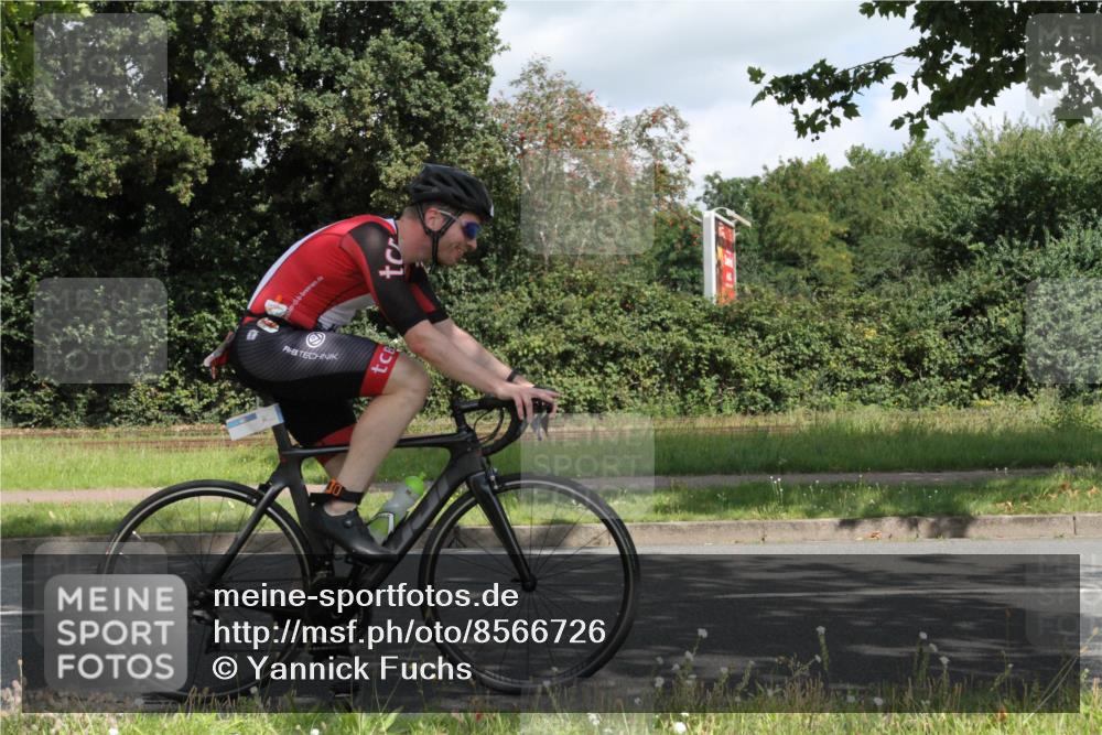 10.08.2025 - GEWOBA Citytriathlon Bremen Yannick Fuchs http://msf.ph/oto/8566726 10.08.2025 12:21:08 Radfahren 555, 558, 581, 662, 701, 758, 785, 795, 813, 869, 969, 975, 1002 meine-sportfotos.de