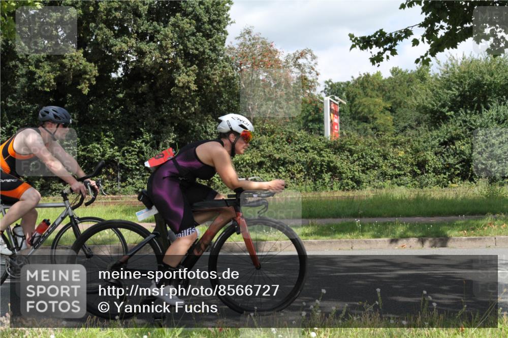 10.08.2025 - GEWOBA Citytriathlon Bremen Yannick Fuchs http://msf.ph/oto/8566727 10.08.2025 12:21:08 Radfahren 555, 558, 581, 662, 701, 758, 785, 795, 813, 869, 969, 975, 1002 meine-sportfotos.de