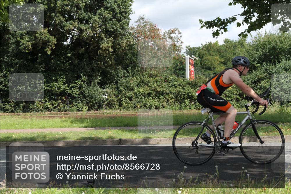 10.08.2025 - GEWOBA Citytriathlon Bremen Yannick Fuchs http://msf.ph/oto/8566728 10.08.2025 12:21:09 Radfahren 555, 558, 581, 662, 701, 758, 785, 795, 813, 869, 969, 975, 1002 meine-sportfotos.de