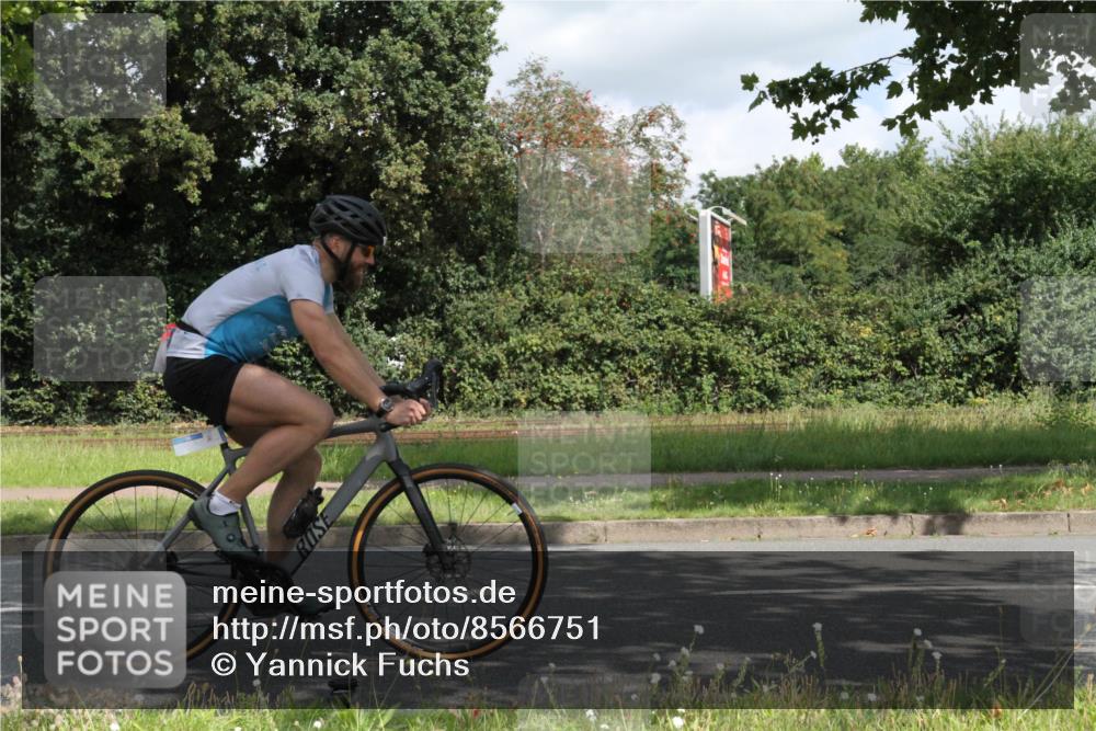 10.08.2025 - GEWOBA Citytriathlon Bremen Yannick Fuchs http://msf.ph/oto/8566751 10.08.2025 12:21:19 Radfahren 555, 618, 662, 758, 761, 785, 813, 869, 913, 949, 969, 975, 1002 meine-sportfotos.de