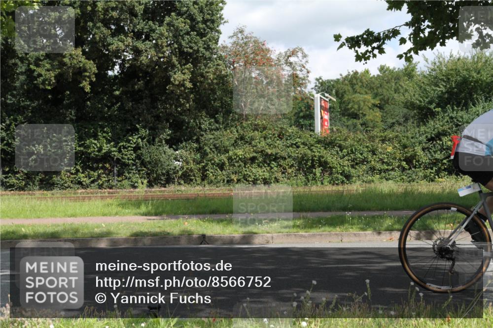 10.08.2025 - GEWOBA Citytriathlon Bremen Yannick Fuchs http://msf.ph/oto/8566752 10.08.2025 12:21:19 Radfahren 555, 618, 662, 758, 761, 785, 813, 869, 913, 949, 969, 975, 1002 meine-sportfotos.de