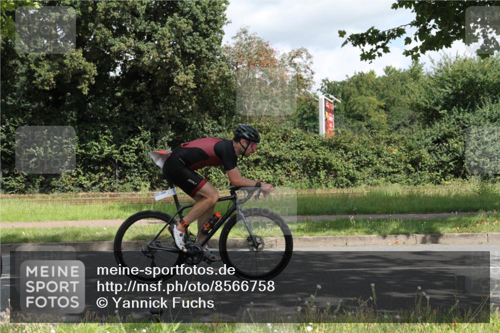 10.08.2025 - GEWOBA Citytriathlon Bremen Yannick Fuchs http://msf.ph/oto/8566758 10.08.2025 12:21:22 Radfahren 555, 618, 761, 785, 813, 869, 913, 949, 975, 1002 meine-sportfotos.de
