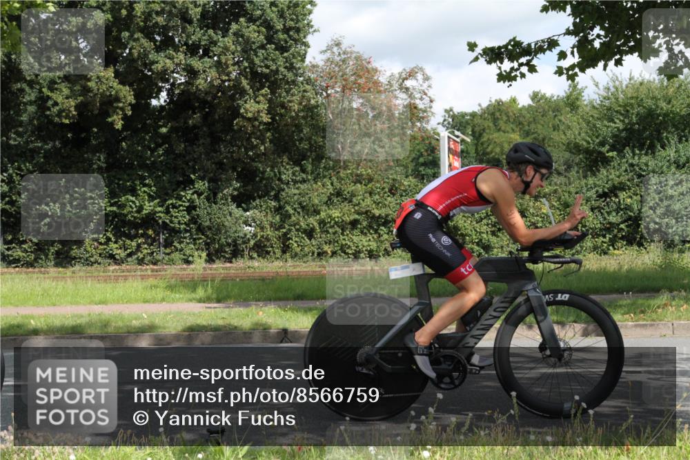 10.08.2025 - GEWOBA Citytriathlon Bremen Yannick Fuchs http://msf.ph/oto/8566759 10.08.2025 12:21:22 Radfahren 555, 618, 761, 785, 813, 869, 913, 949, 975, 1002 meine-sportfotos.de