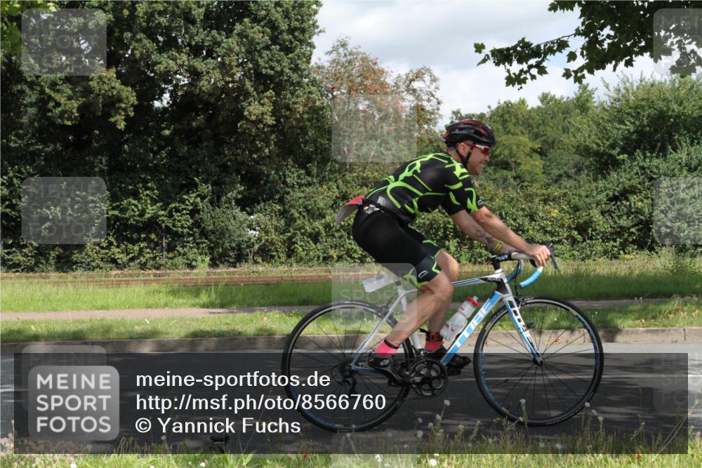 10.08.2025 - GEWOBA Citytriathlon Bremen Yannick Fuchs http://msf.ph/oto/8566760 10.08.2025 12:21:22 Radfahren 555, 618, 761, 785, 813, 869, 913, 949, 975, 1002 meine-sportfotos.de